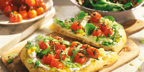 Roasted tomato & yogurt flatbread