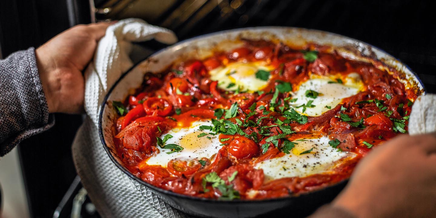 Spicy spanish tomato baked eggs-image