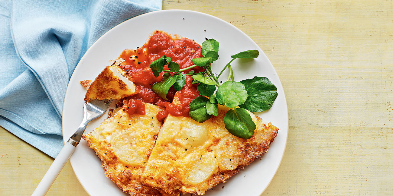 Spanish tortilla with spicy tomato sauce