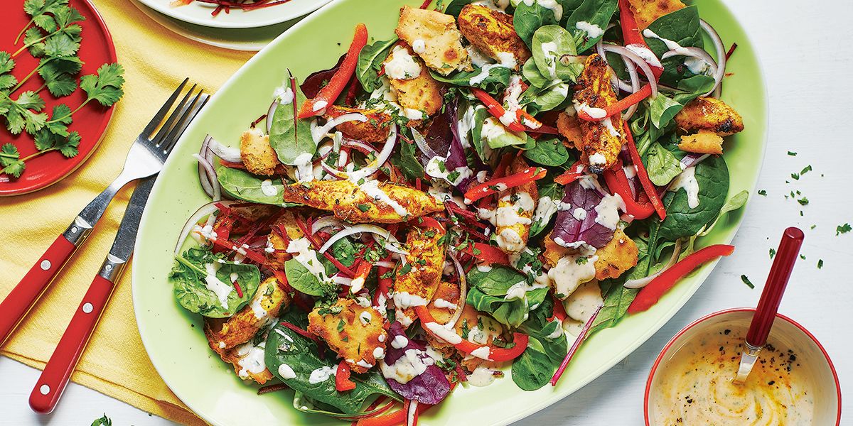 Chicken korma salad with naan chips