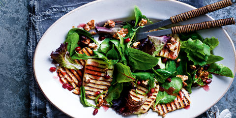 Halloumi and walnut salad