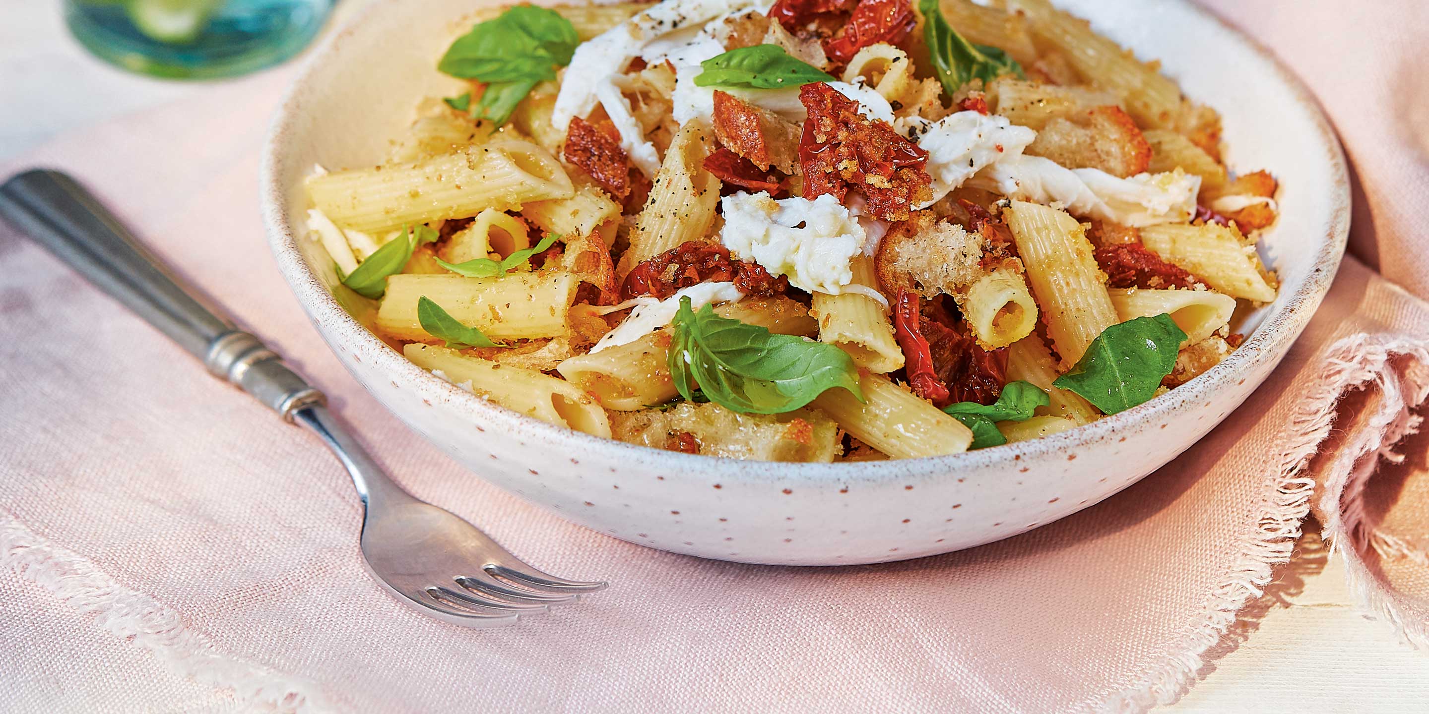 Pasta with sun-dried tomatoes and mozzarella — Co-op