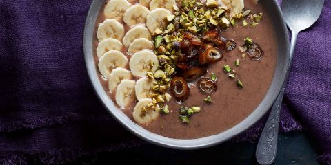 Date and banana smoothie bowl