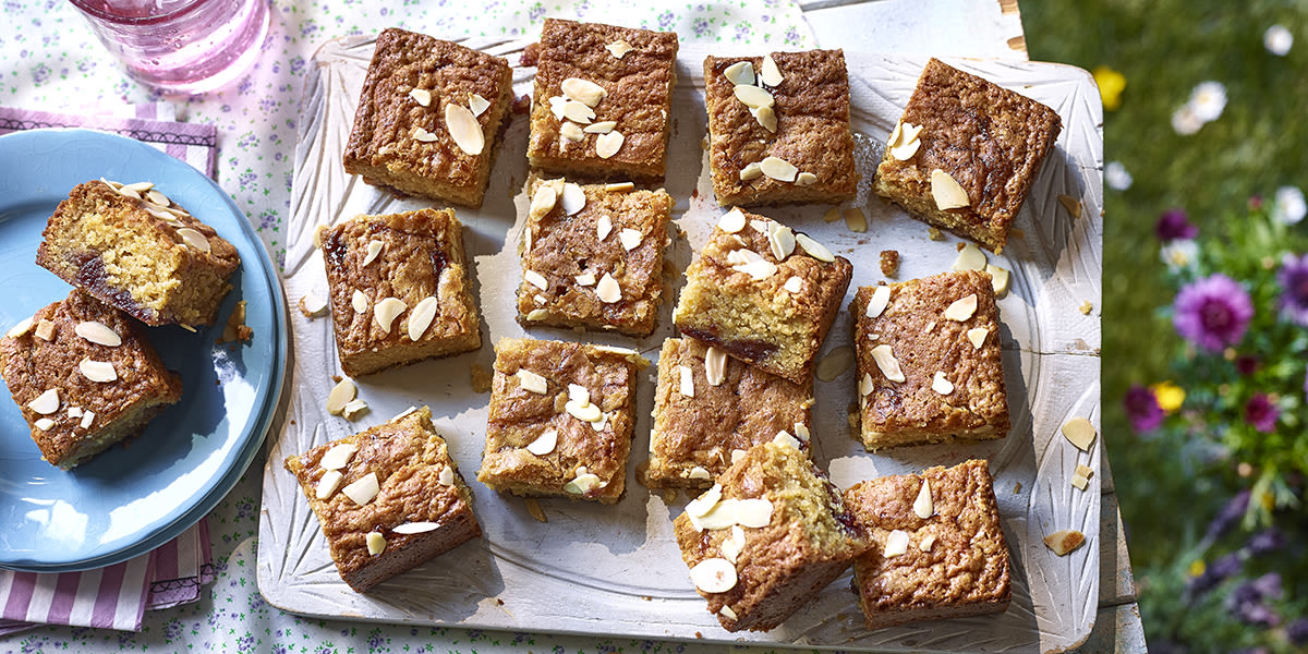 Raspberry Bakewell blondies