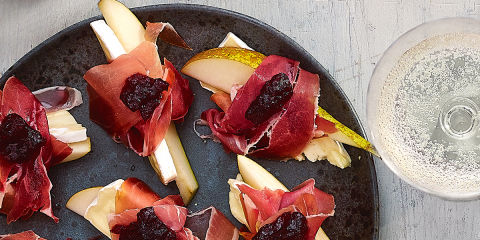 Prosciutto-wrapped pear with Brie and cranberry 