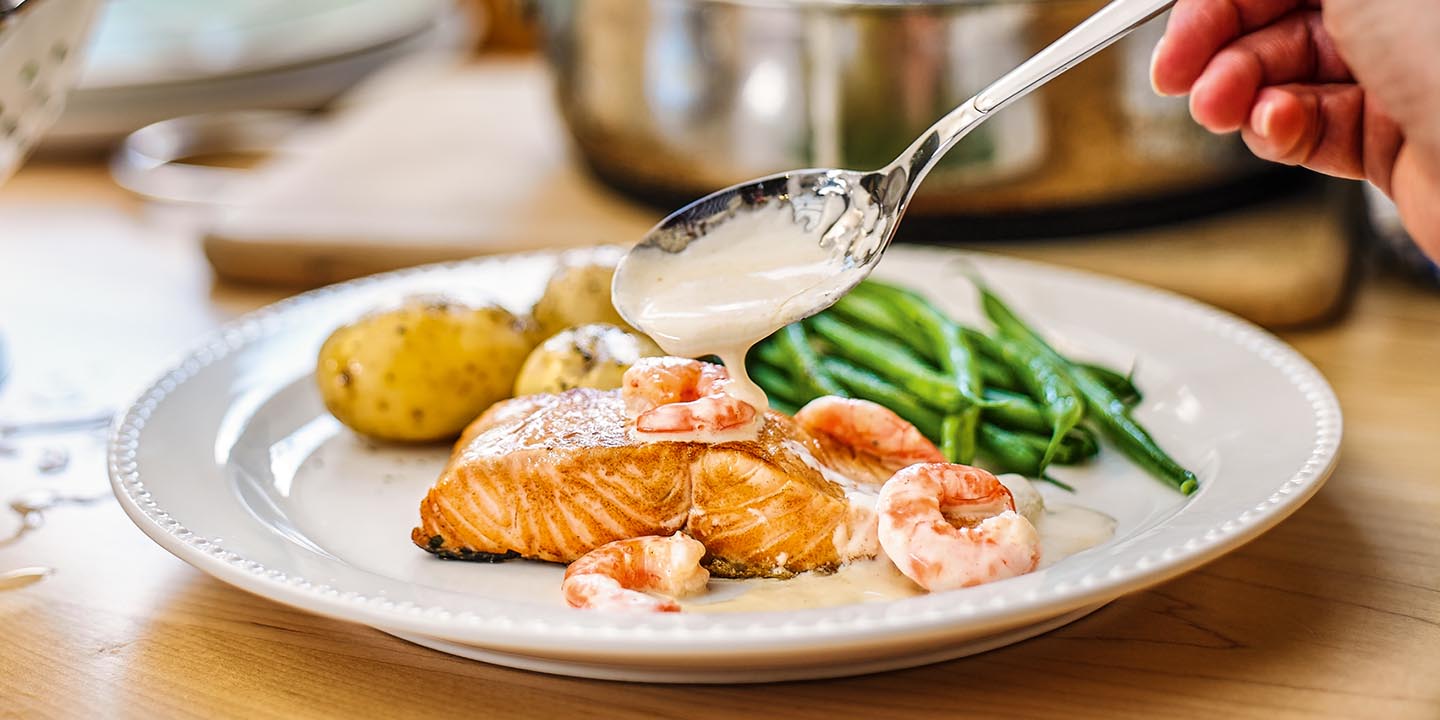 Creamy salmon with prawns