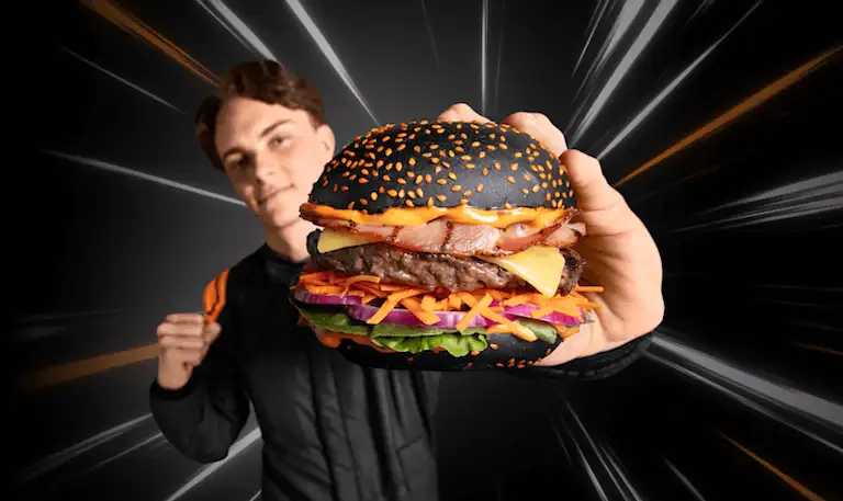 Oscar Piastri with the Limited Edition Oscar Piastri Wagyu Burger