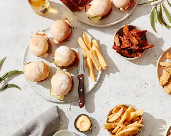 Slider burgers and chips