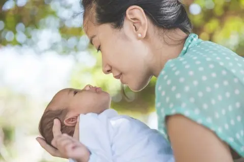 Mumsandbabes - Hindari Menjemur Bayi Langsung Di bawah Sinar Matahari