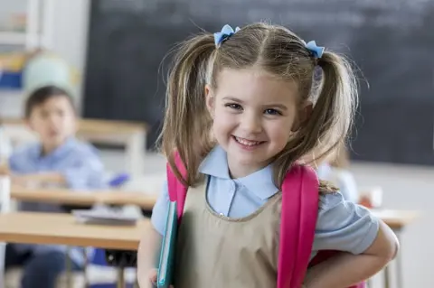 Mumsandbabes - Hari Pertama Masuk Sekolah, Waspadai Bahaya ini Bila Asal Selfie Bersama Anak