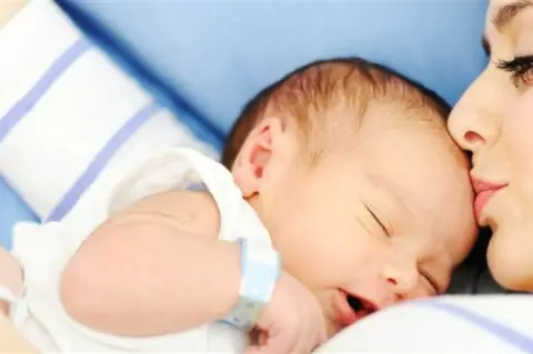 Mumsandbabes - Cukup 1,5 Menit, Cara Ini Akan Buat Bayi Tidur Nyenyak Setiap Malam