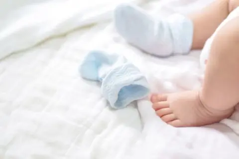 Mumsandbabes - Telapak Kaki Bayi Dingin, Apa Ya Moms Penyebabnya dan Berbahayakah?