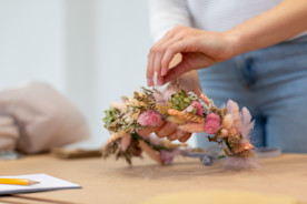 Kreativer Blumenkranz-Workshop für unvergessliche Momente