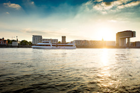 Abendliche Bootsfahrt mit Stadtpanorama - 90 Minuten