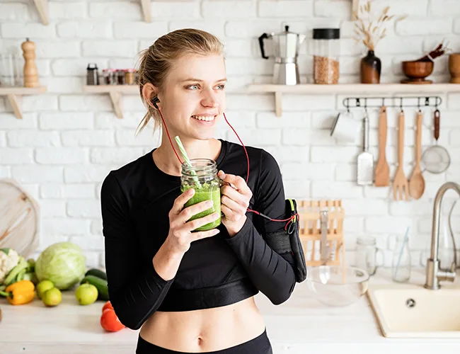 Woman-with-green-tea-desktop