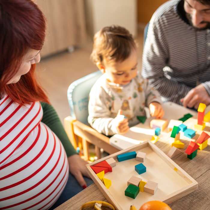 pregnant mother child building blocks