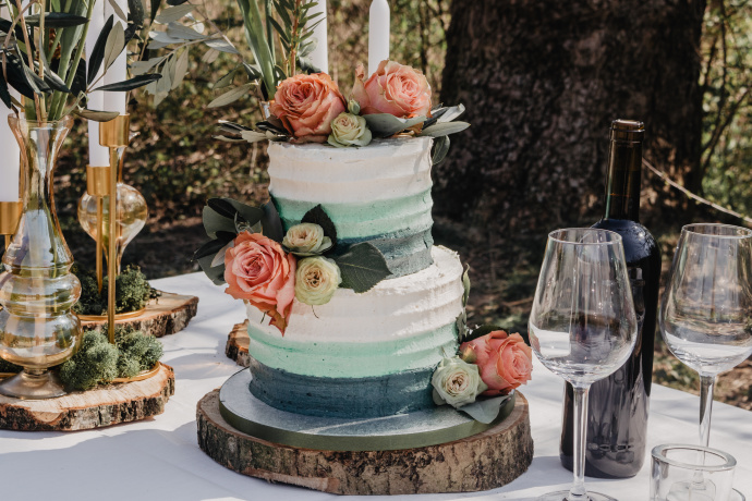 green wedding cake