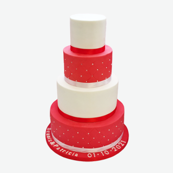 Deze strakke rode met witte bruidstaart zal zeker niet misttaan op jullie huwelijk! rood-wit wedding bruidstaart