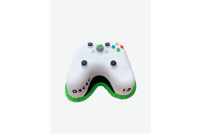 Een heerlijke taart in de vorm van een Xbox controller. Xbox controller taart
