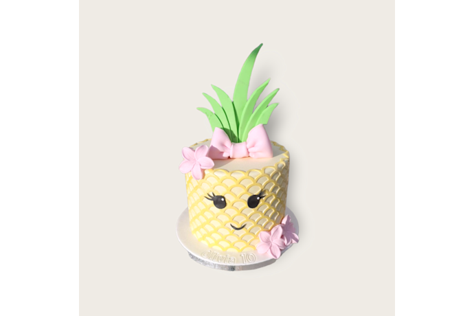 Deze zomerse taart past leuk op ieder feestje of andere zomerse gelegenheid. Ananas taart