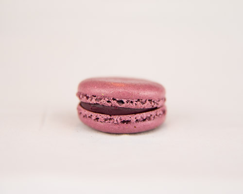 Zwarte bes macaron