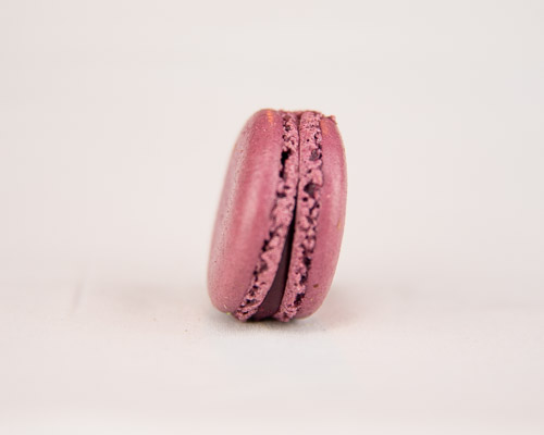 Zwarte bes macaron
