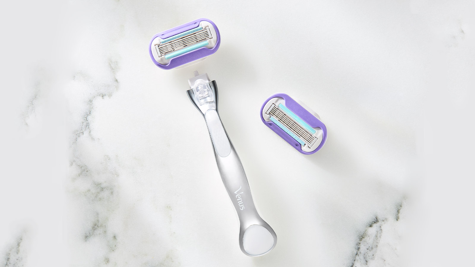 Deluxe Smooth Platinum razor and refill.