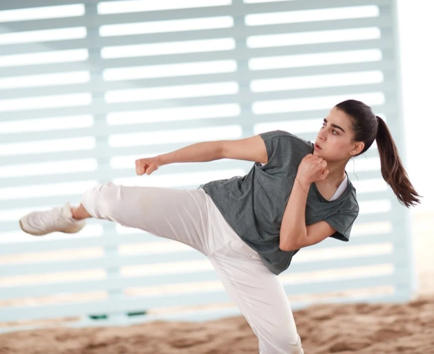 Woman doing sports.