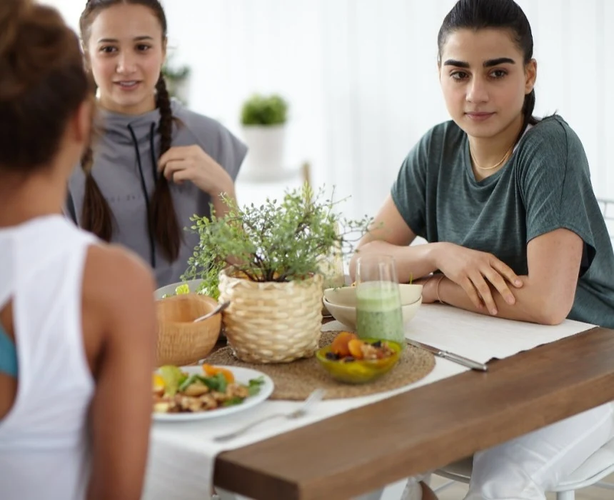 Girls eating in a restaurant.