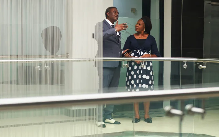 Two smartly dressed people discussing a legal matter in the corridor of a government building