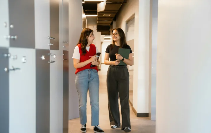 Two colleagues bonding in the corridor