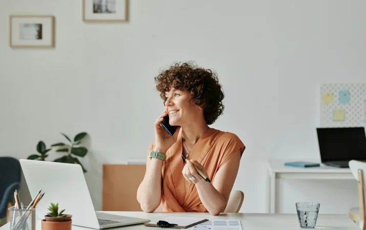 A human resources professional using her psychology qualification in her career