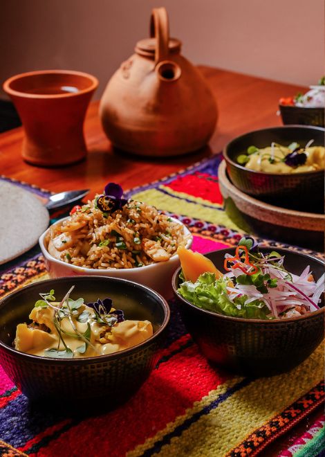 Discover the city's flavours on our lunchtime food tour featuring 15+ tastings