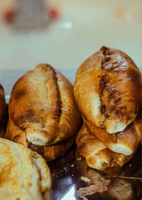 Baked until golden and served warm, the salteña de carne is a staple of highland food culture