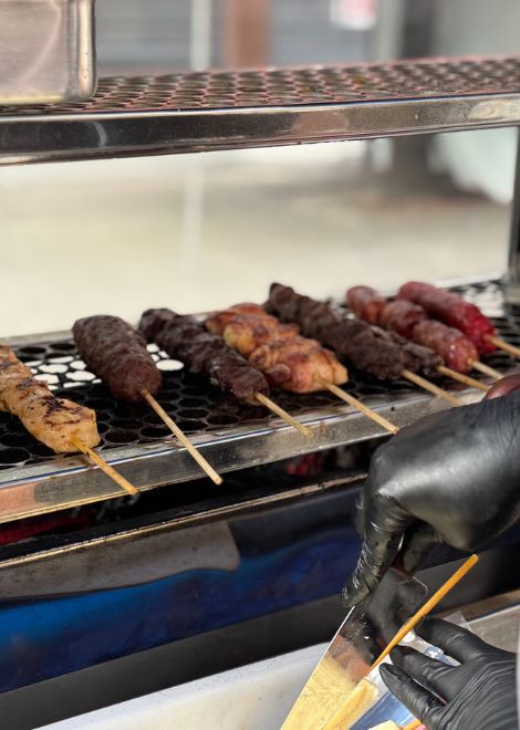 Espedinho de carne beef skewers with toasted cassava farrofa