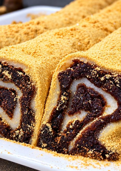 Lu dagun, sticky rice rolled with red bean paste and soybean flour.