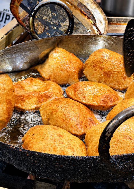 Crisp, blistered kachoris fresh from the fryer.
