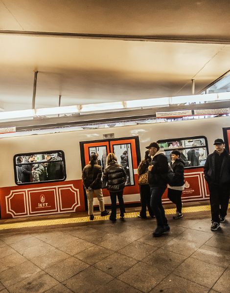 Board the tunel funicular (tickets included)