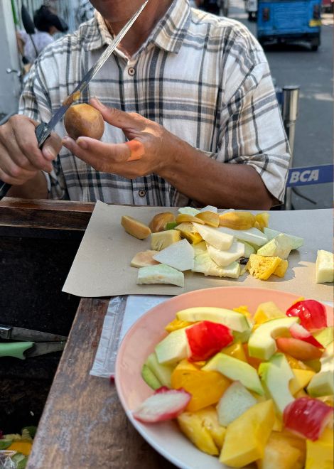 Fresh Indonesian rujak with its signature sweet-spicy dressing.