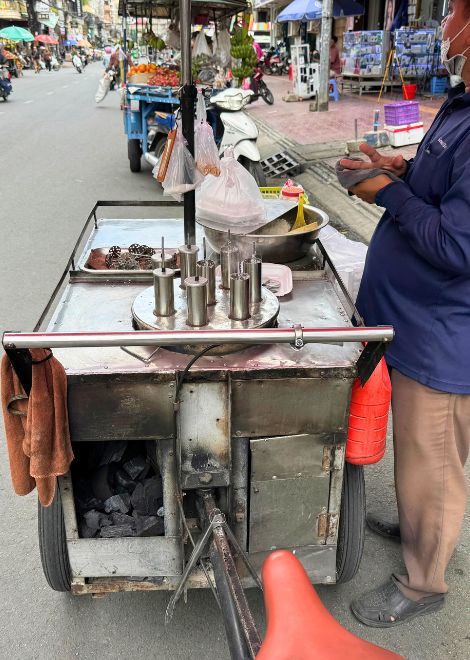 Watch nom putu bambu steamed fresh by a local vendor.