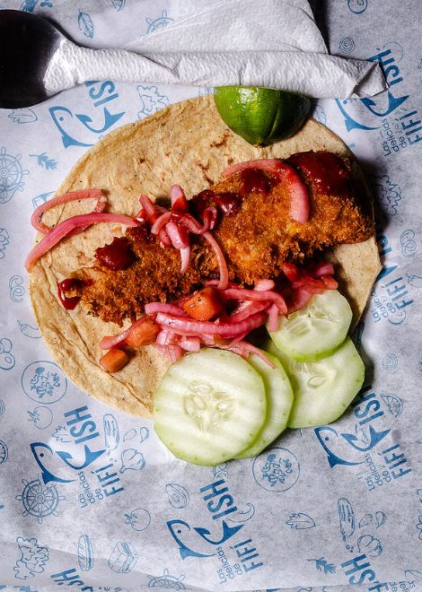 Crispy taco de pescado with Mexican pickled onions and a squeeze of lime