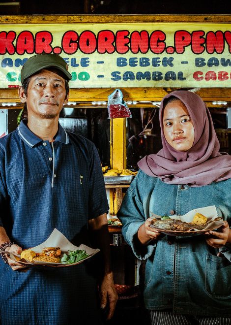 Discover the flavours of Central Jakarta with 15+ street-food tastings.