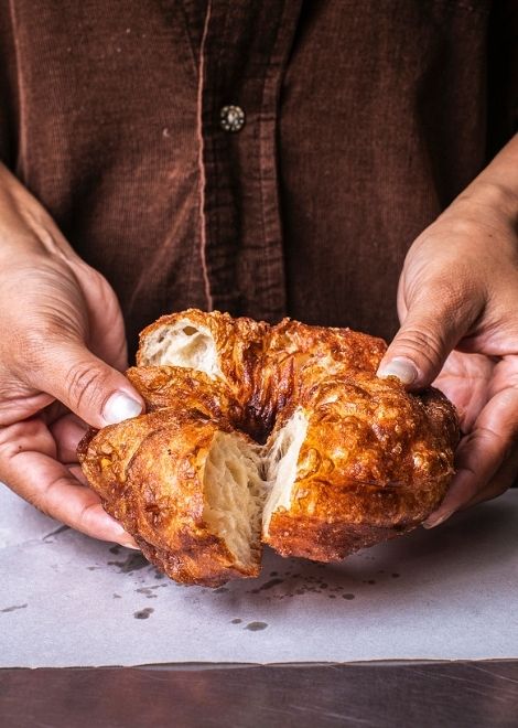 Fried sfenj Moroccan doughnuts with mint tea