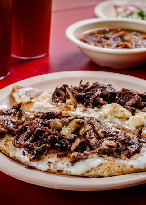 Tlacoyo placero stuffed with beans