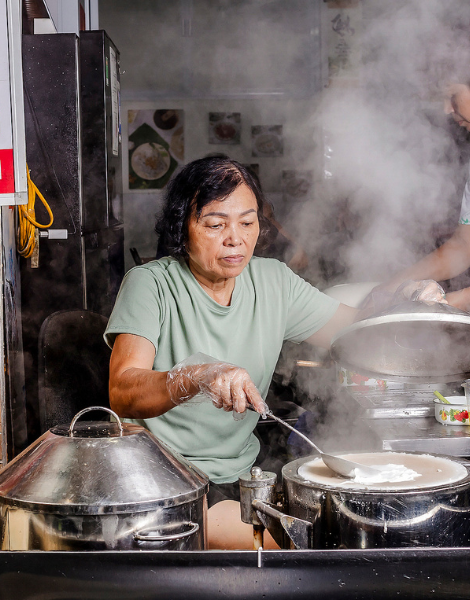 Meet the food heroes that are beating to the morning pulse of Hanoi