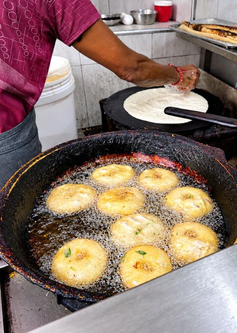 Fresh ulundu vadai sizzling away in the fryer.