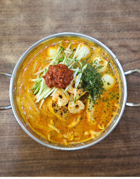  Peranakan noodle soup (laksa) with rempah spice-paste
