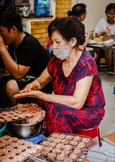 Understand the history and culture of street food in Hanoi