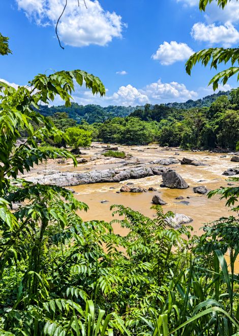 Rolling hills, emerald landscapes and peaceful lakes in Sri Lanka's hill country.