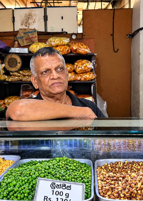 Taste your way through Kandy with 15+ tastings, from traditional bakeries to banana leaf curry feasts.